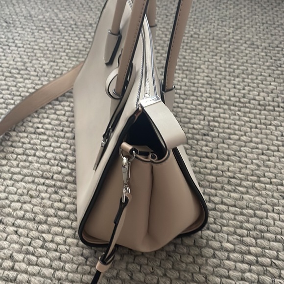 Guess Large Satchel Crossbody Bag with LEOPARD interior print - Picture 11 of 12